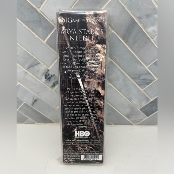 Urban Decay - Game of Thrones makeup brush - Arya Stark’s “Needle” - Picture 2 of 4